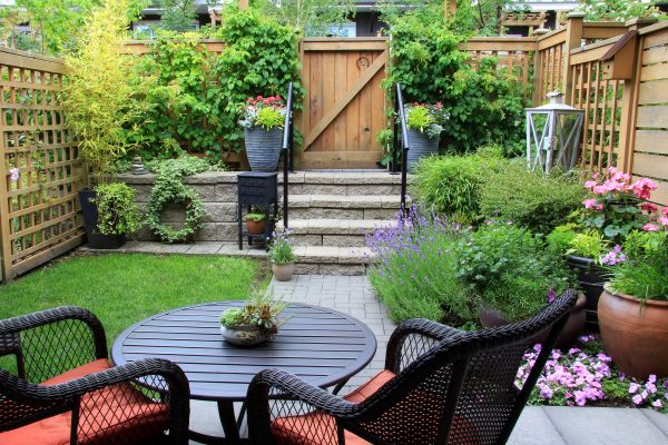 Small Yard Landscaping in Belleville